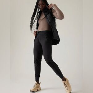 NWT Athleta Headlands Hybrid Trek Jogger Sz 16